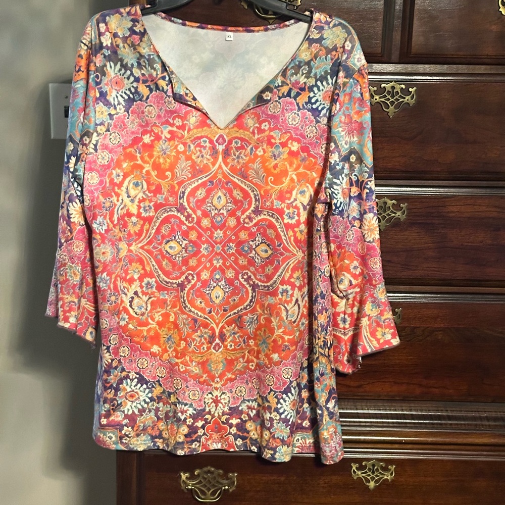 Floral Medallion V-Neck Women's Top in Coral and Purple‎